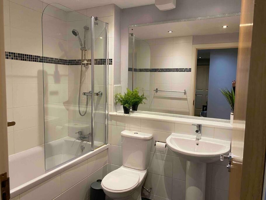 Spacious Ground Floor 2 Bed By Lains Lettings Apartment