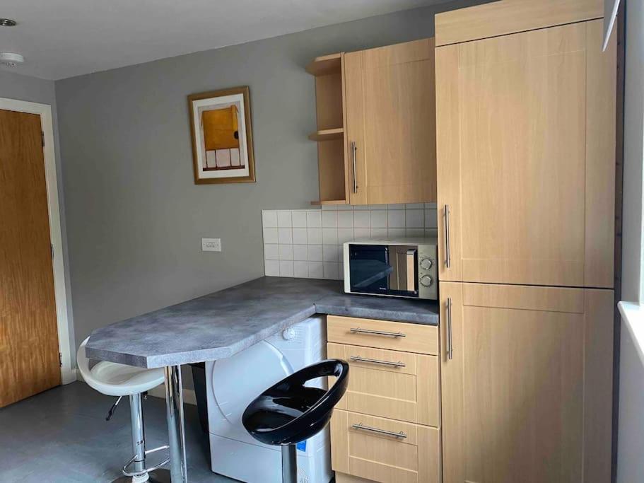 Spacious Ground Floor 2 Bed By Lains Lettings Apartment *