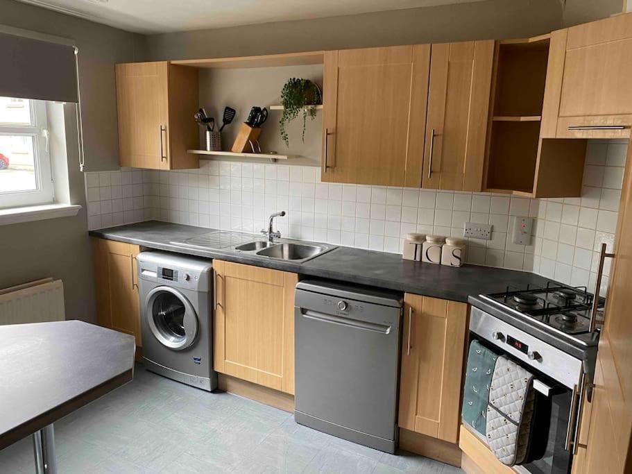 Spacious Ground Floor 2 Bed By Lains Lettings